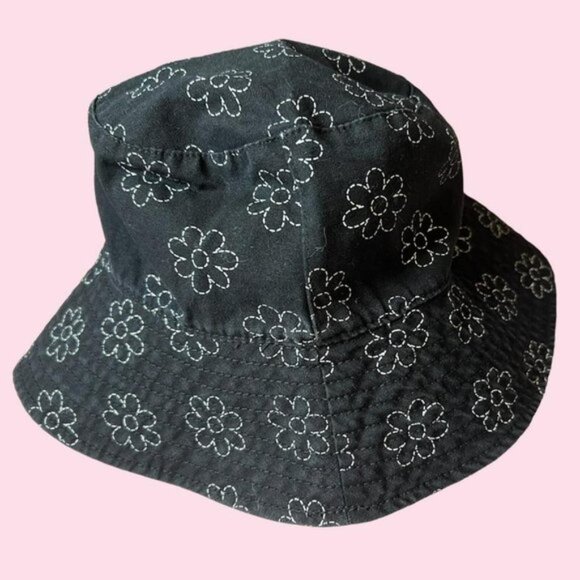 Art Class | Black & White Stitched Floral Flower Bucket Hat | Size - Picture 2 of 10